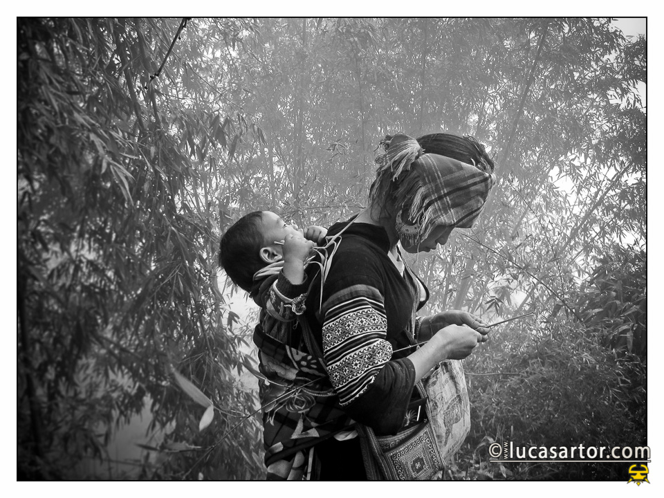 Black Hmong lady and her son in Sapa - Vietnam